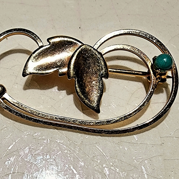 Dce vintage gold to leave brooch, grannycore, cottagecore - Picture 2 of 5